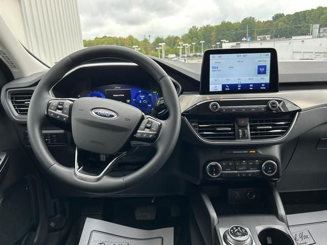 2022 Ford Escape Hybrid Titanium