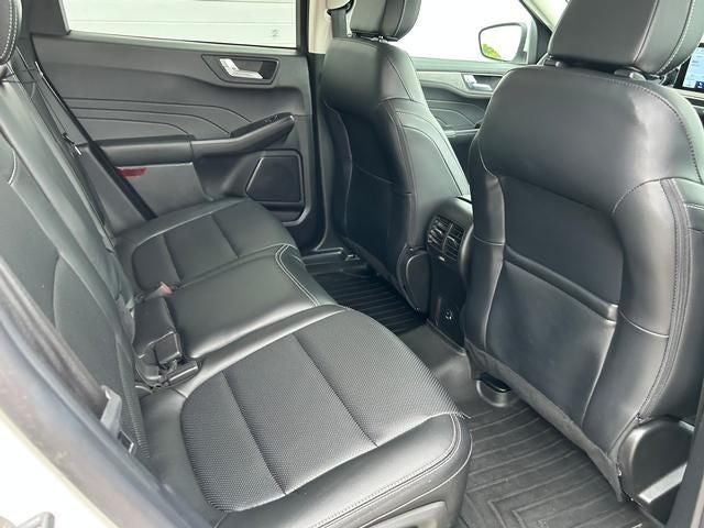 2022 Ford Escape Hybrid Titanium