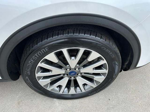 2022 Ford Escape Hybrid Titanium