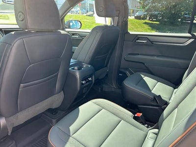 2024 GMC Acadia AT4