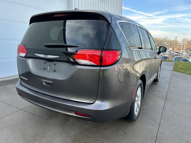 2022 Chrysler Voyager LX