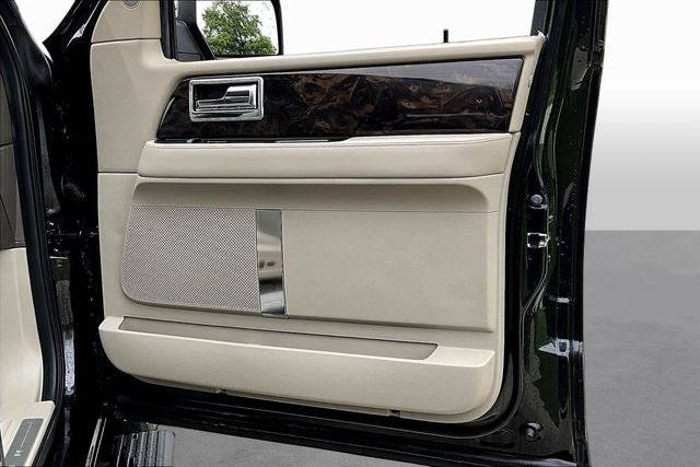 2015 Lincoln Navigator Base