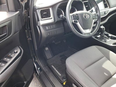 2019 Toyota Highlander LE