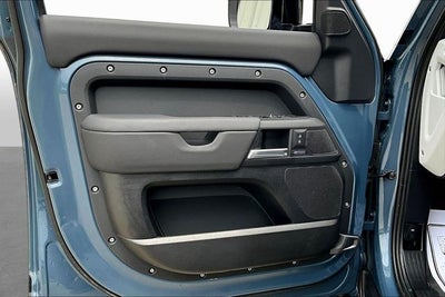 2025 Land Rover Defender 110 X-Dynamic SE