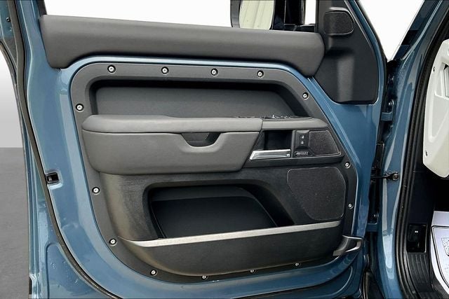 2025 Land Rover Defender 110 X-Dynamic SE