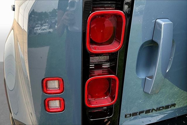 2025 Land Rover Defender 110 X-Dynamic SE