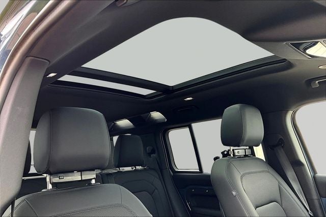 2025 Land Rover Defender 110 X-Dynamic SE